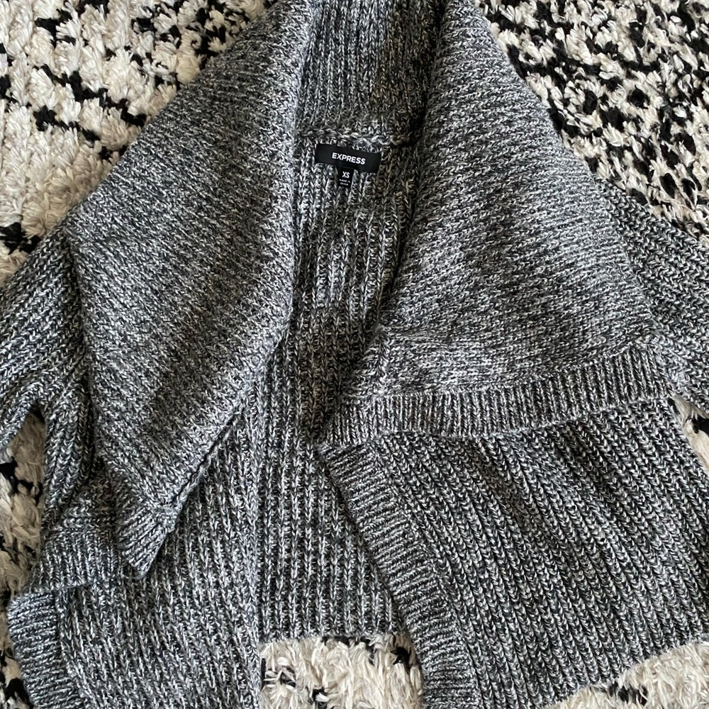 Express Cropped Cardigan - Picture 3 of 3